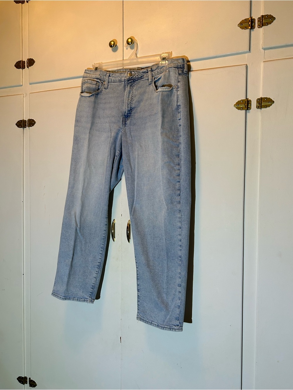 Old Navy Light Wash Women’s Straight Curvy High-Rise Jeans